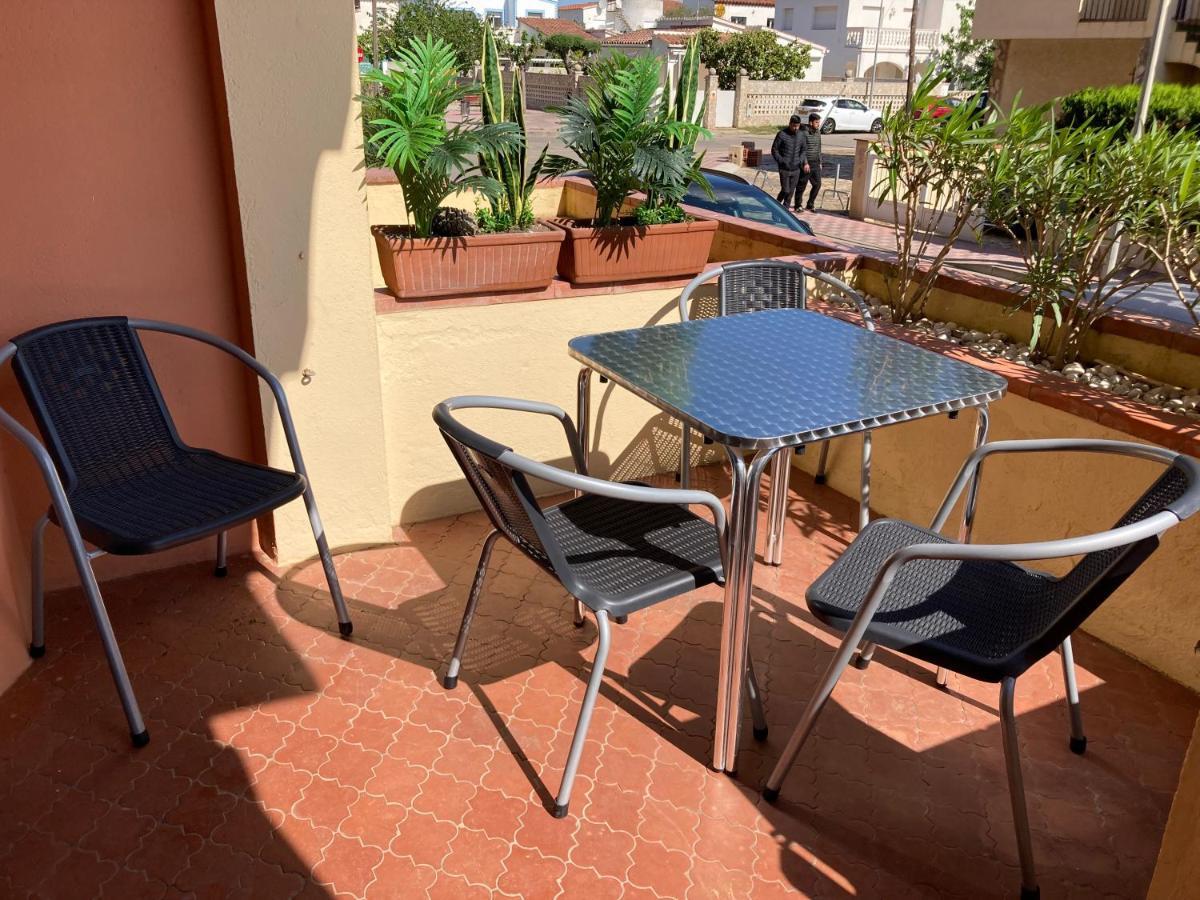 Tres Bel Appartement Entierement Renove Empuriabrava Exterior foto